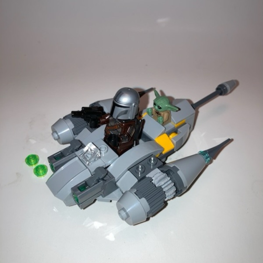 LEGO Star Wars Mandalorian Starfighter Microfighter 75363 - Picture 3 of 6